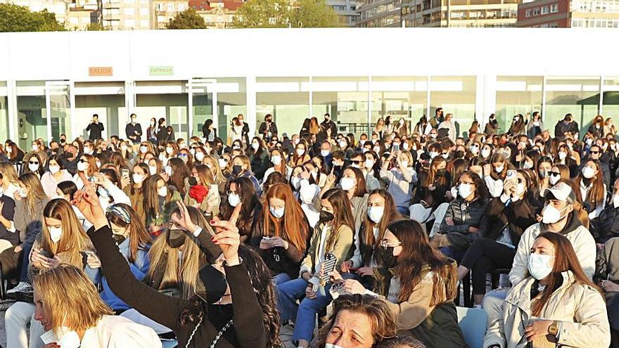 Público con mascarilla en un concierto en Vigo, el sábado.   | // R. GROBAS