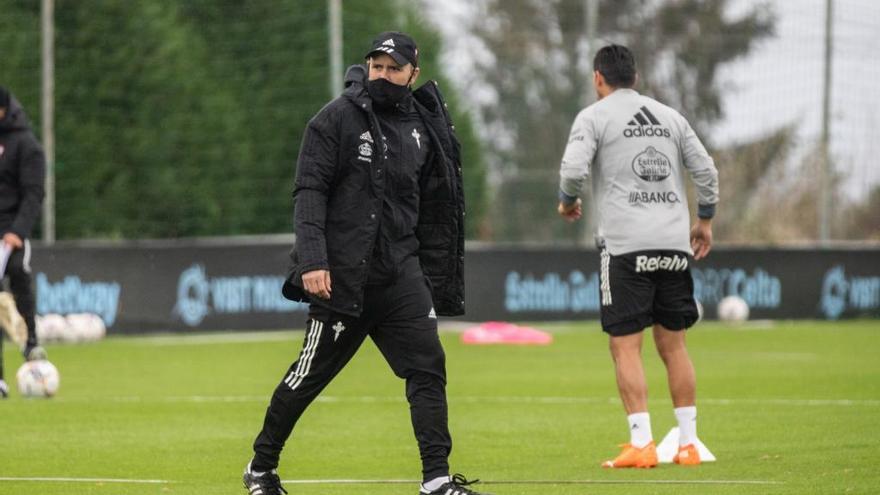 Eduardo Coudet, en un entrenamiento en A Madroa