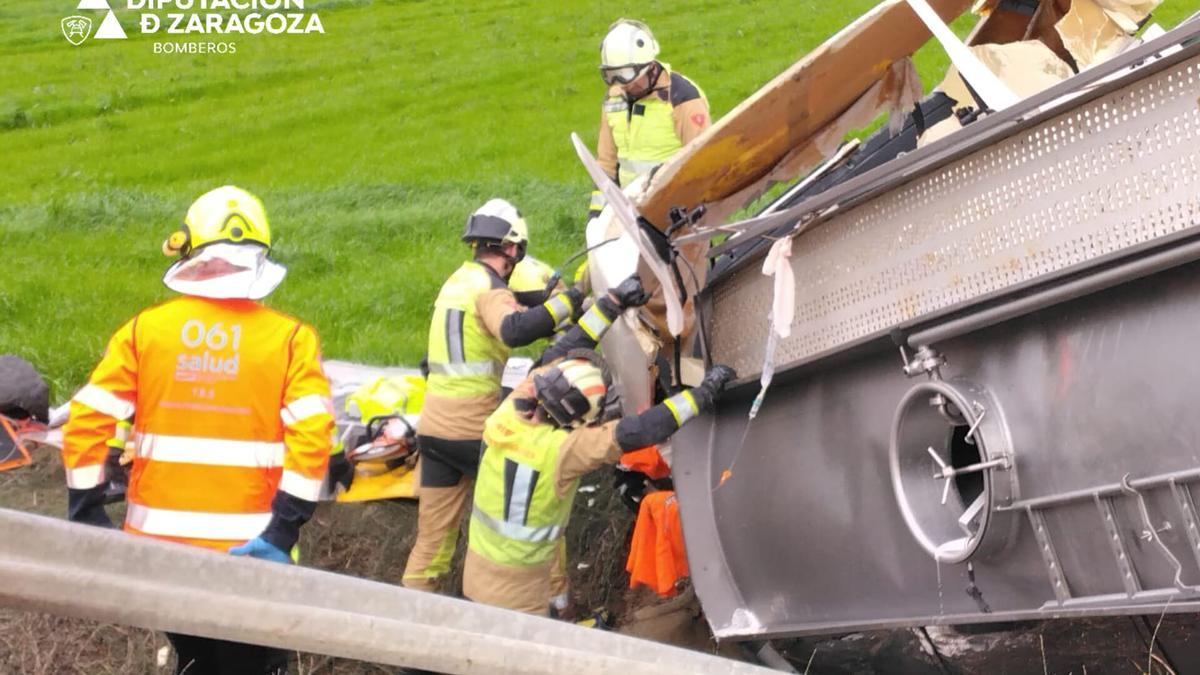 Así ha quedado el camión tras el accidente de tráfico en la A-124 este miércoles