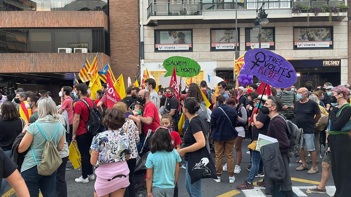 3000 personas asisten a las manifestaciones de València