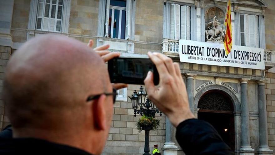 El TSJC admite a trámite la querella contra Torra por no quitar los lazos