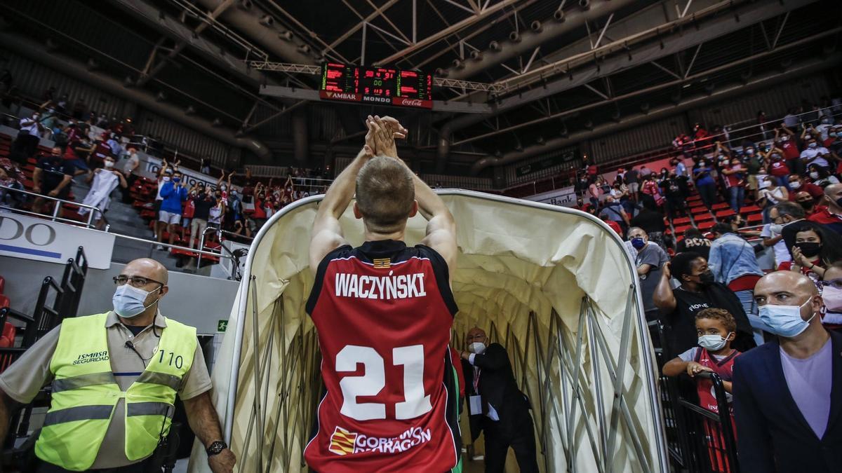 Waczynski con la camiseta del Zaragoza ante su nuevo público.