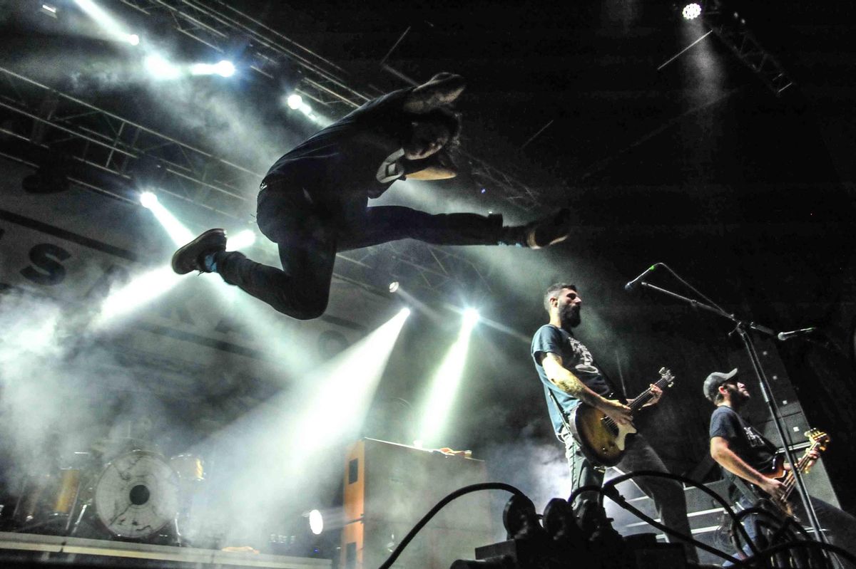 Actuación del grupo Desakato en el festival Revenidas.