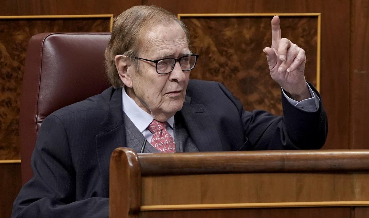 Ramón Tamames, durante la moción de censura en el Congreso de los DIputados.