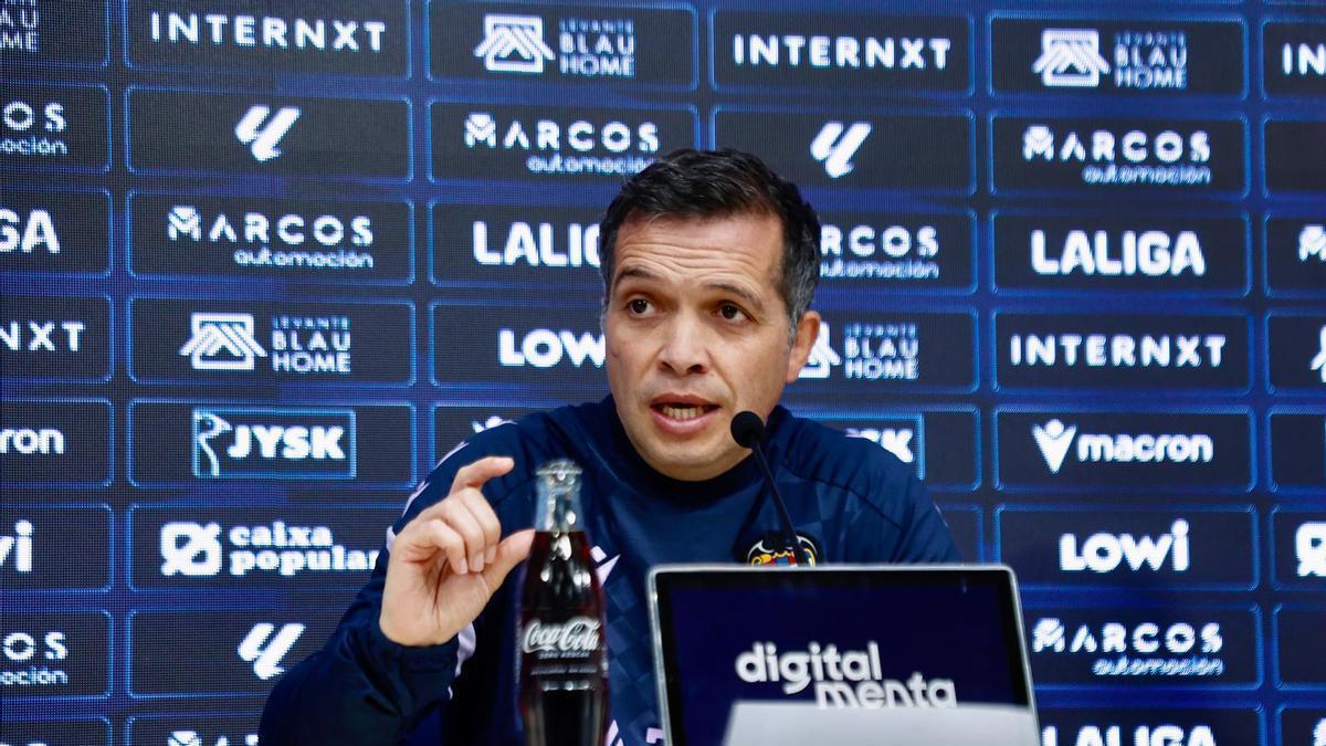 Luis Castro en la rueda de prensa previa a visitar al Madrid