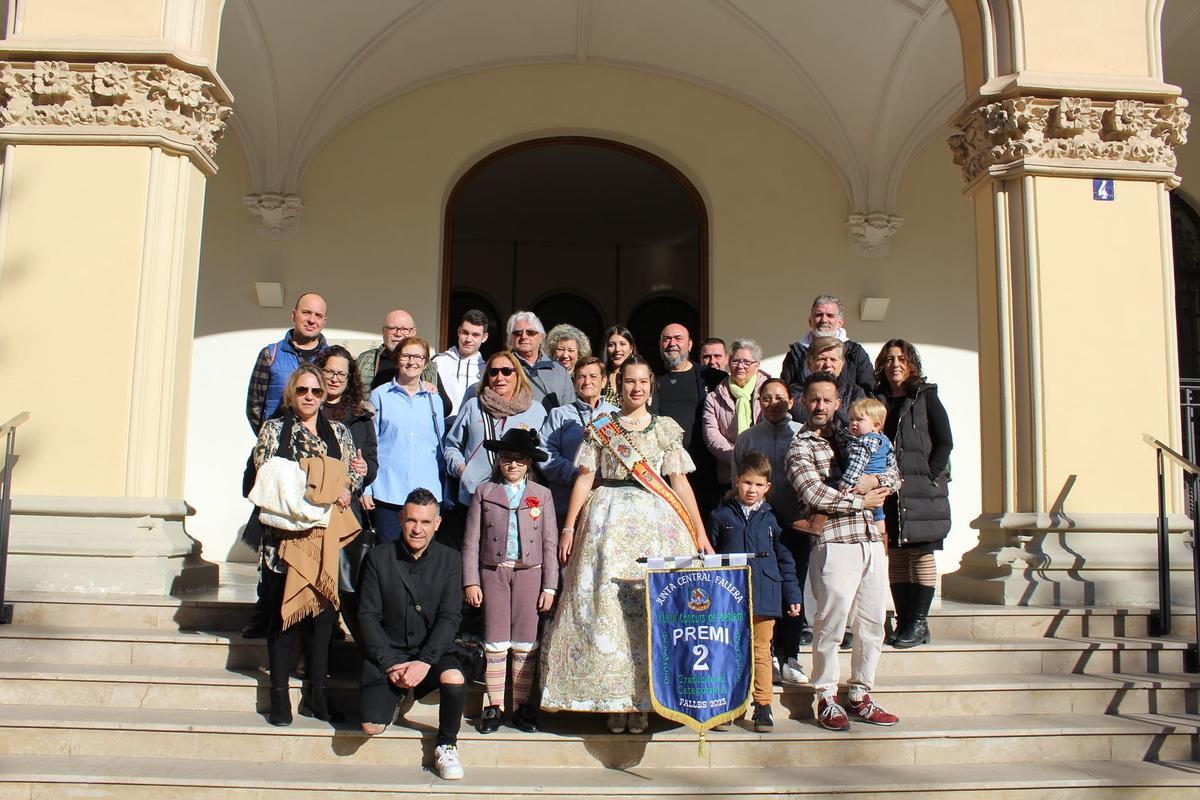 La comissió amb el segon premi del XLVIII Concurs de Betlems.