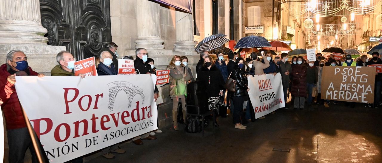 Concentración de protesta contra el cierre de Reina Victoria al tráfico