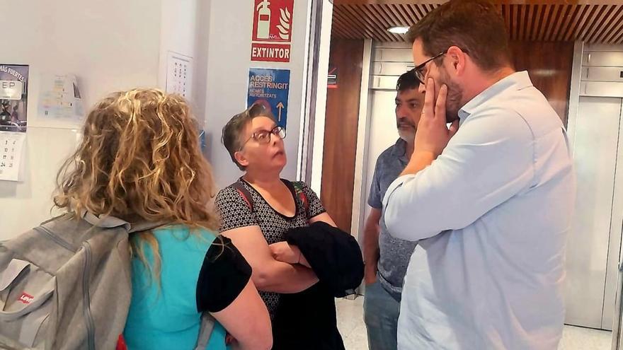 Representantes de las trabajadoras con concejales del PSOE, hoy