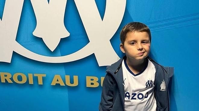 Kenzo, el niño de 8 años aficionado del Marsella.