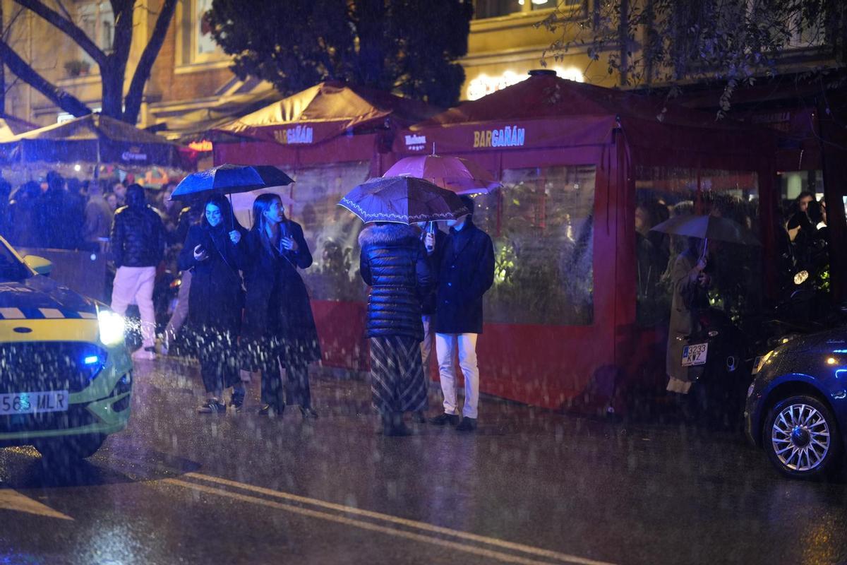 La Guardia Urbana en el botellón de la Calle Mandri