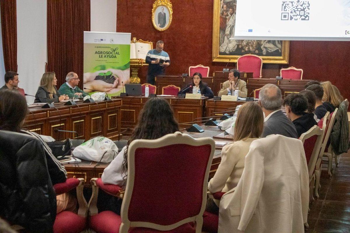Inauguración del foro en el salón de plenos de la Diputación de Córdoba.
