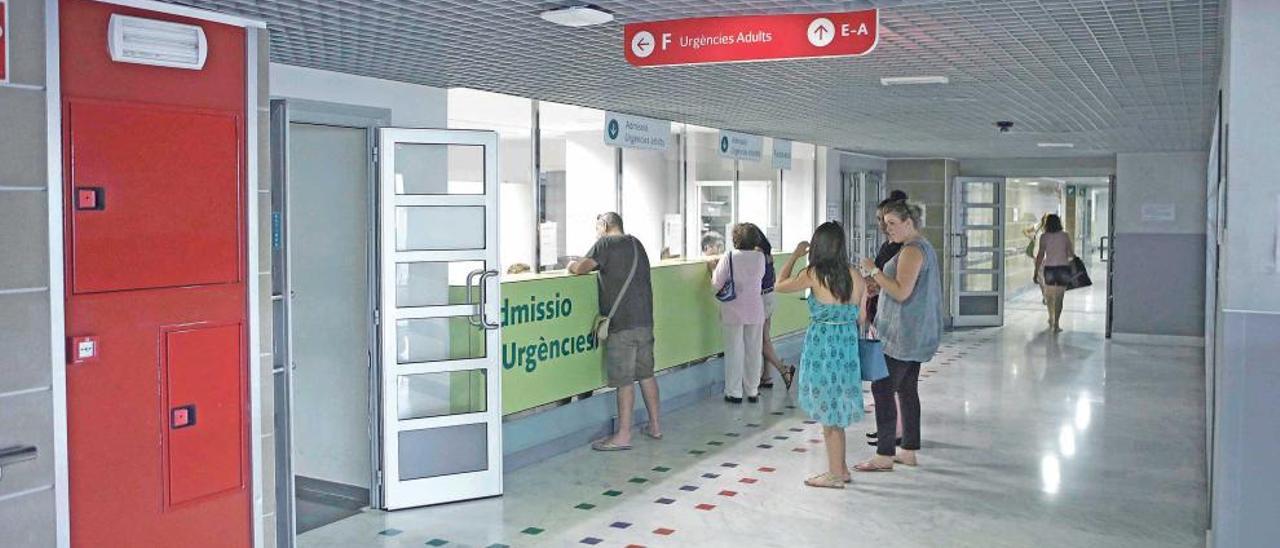 Imagen del departamento de admisión de Urgencias de adultos en el hospital universitario de Son Espases, el centro sanitario público de referencia de las Illes Balears.