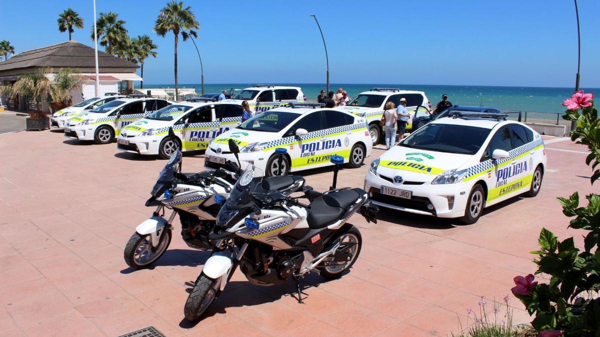 Vehículos de la Policía Local de Estepona.