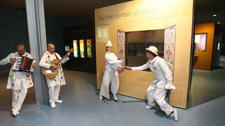 Dos músicos y dos actores de la ESAD protagonizan las visitas teatralizadas