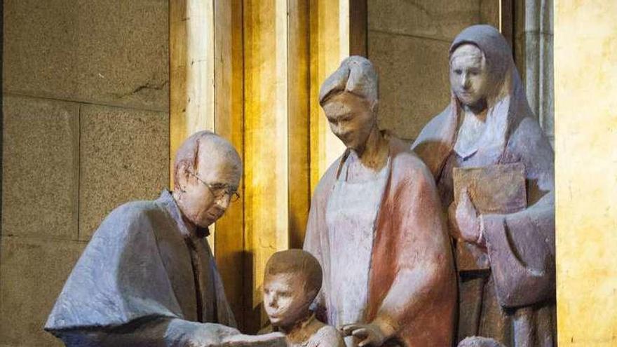 Escultura de Faustino Míguez en la Catedral de Ourense. // B.L.