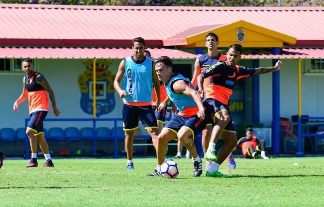 Entrenamiento UD Las Palmas en Barranco Seco ...