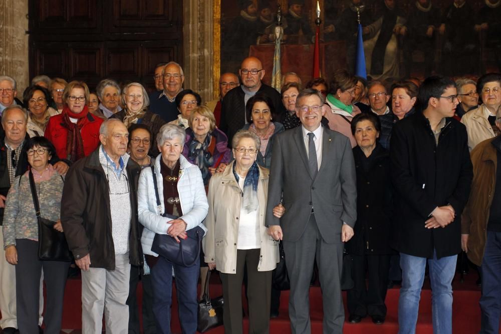 Vecinos de Morella, de visita en el Palau de la Generalitat