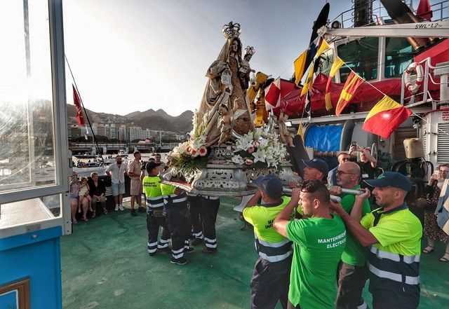 Embarcación de la Virgen del Carmen en el Puerto de Santa Cruz de Tenerife, julio 2022