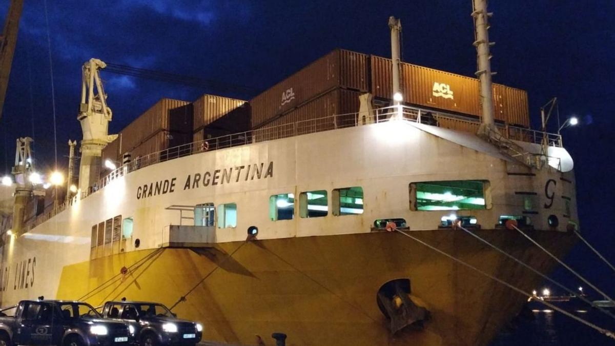 Uno de los buques de Maersk Line en el Puerto de Santa Cruz de Tenerife. | | E.D.