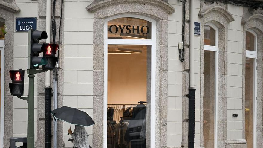 Todo listo para la reapertura de la tienda Oysho de la plaza de Lugo de A Coruña