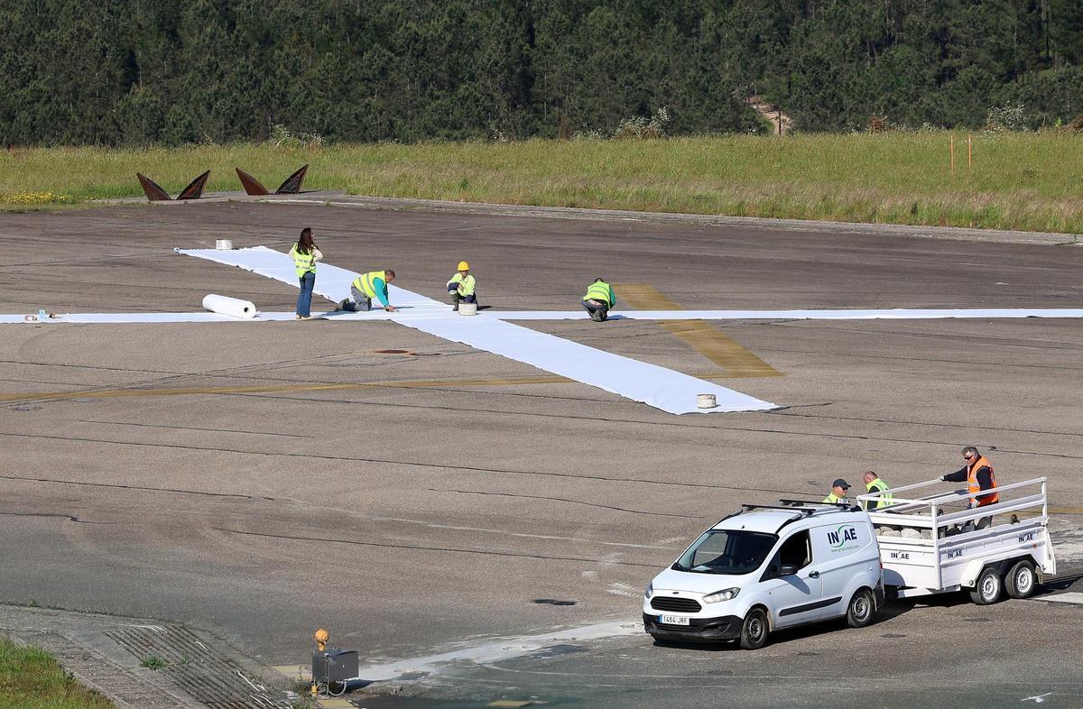 Comienzan las obras en la pista del aeropuerto de Vigo Comienzan las obras en la pista del aeropuerto de Vigo