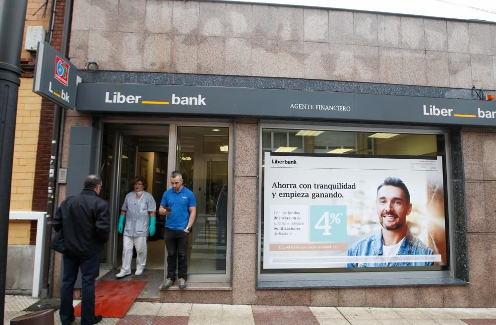 Olloniego, tras el atraco a una sucursal bancaria.