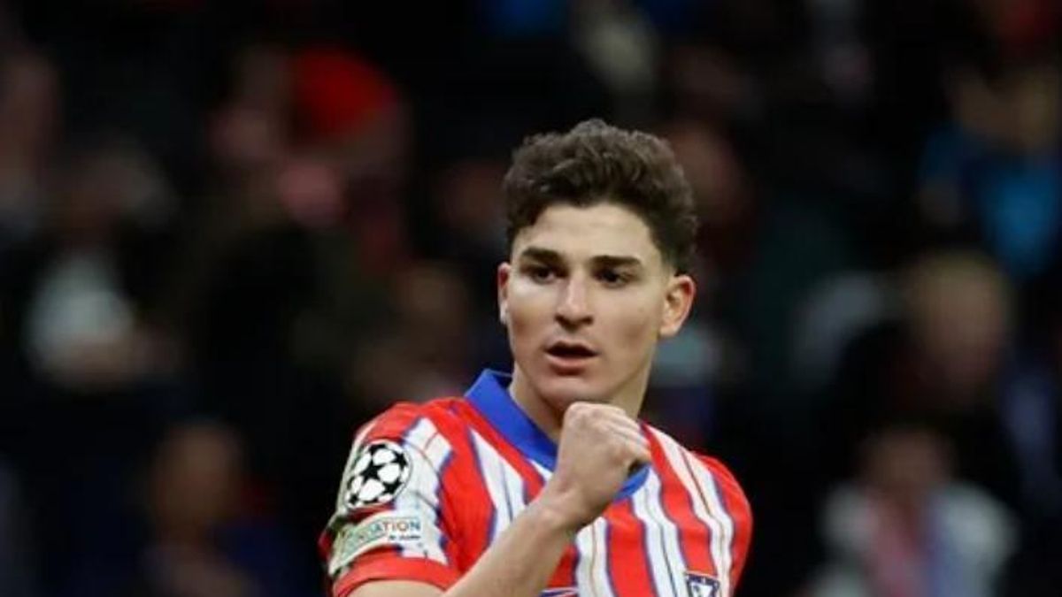 Julián Álvarez tras anotar su gol en la tanda de penaltis que posteriormente fue anulado