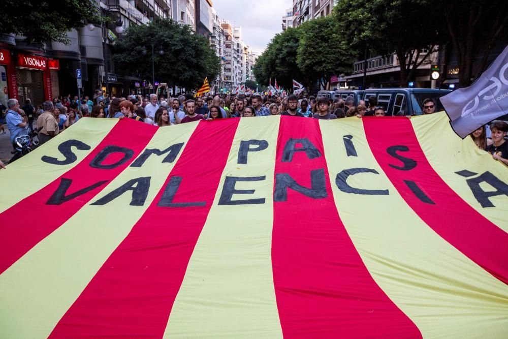 La ultradreta irromp a la manifestació del 9 d'oct