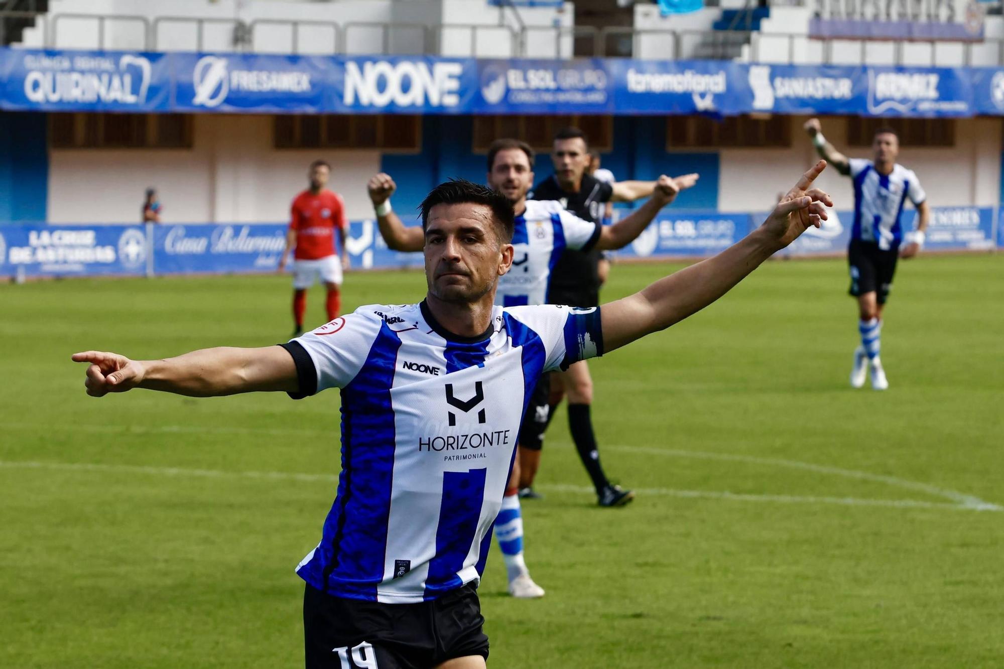 EN IMÁGENES: Así ha sido la goleada del Avilés ante el Laredo (3-0)