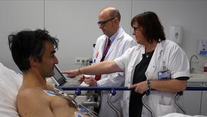 Isabel Cirera y Joan Ramon Masclans, en urgencias del Hospital del Mar.