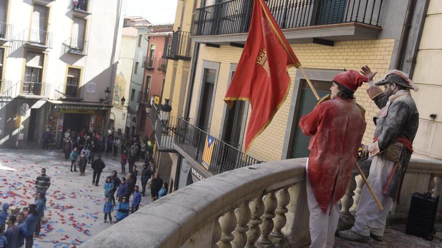 Carlins i liberals emblanquinen la plaça de Sant Pere en la Guerra de la Farina