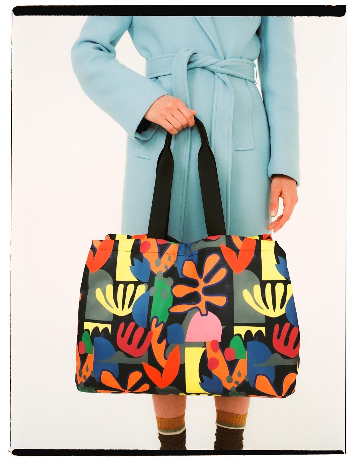 Bolso shopper estampado, realizado en nylon reciclado, de la colección 'Green Gang' de Misako