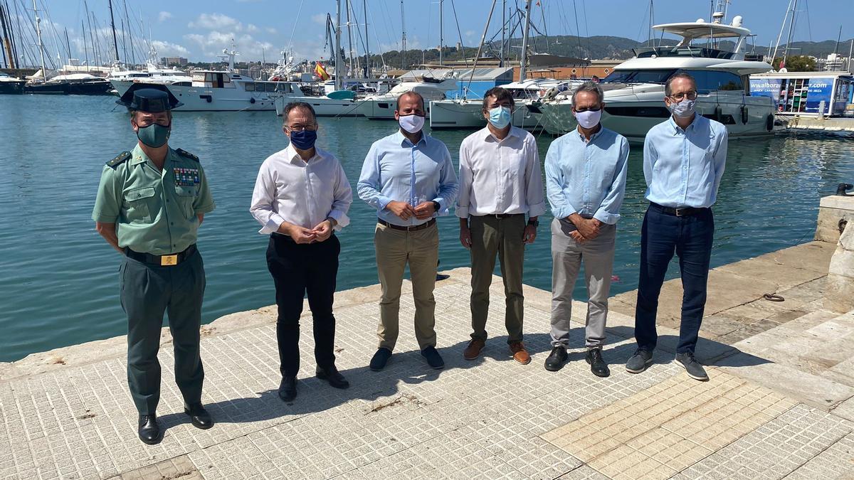 Autoridades participantes en el operativo, ayer en el Port de Palma.