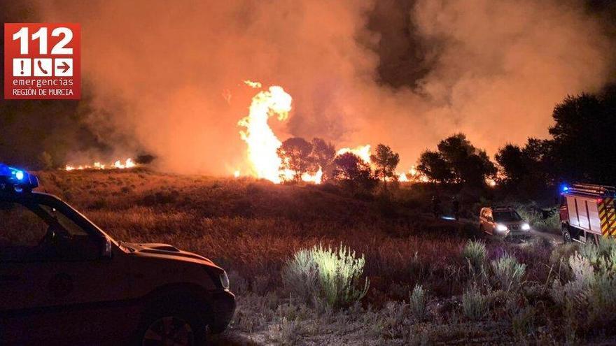 Los rayos provocan tres incendios forestales esta madrugada en la Región