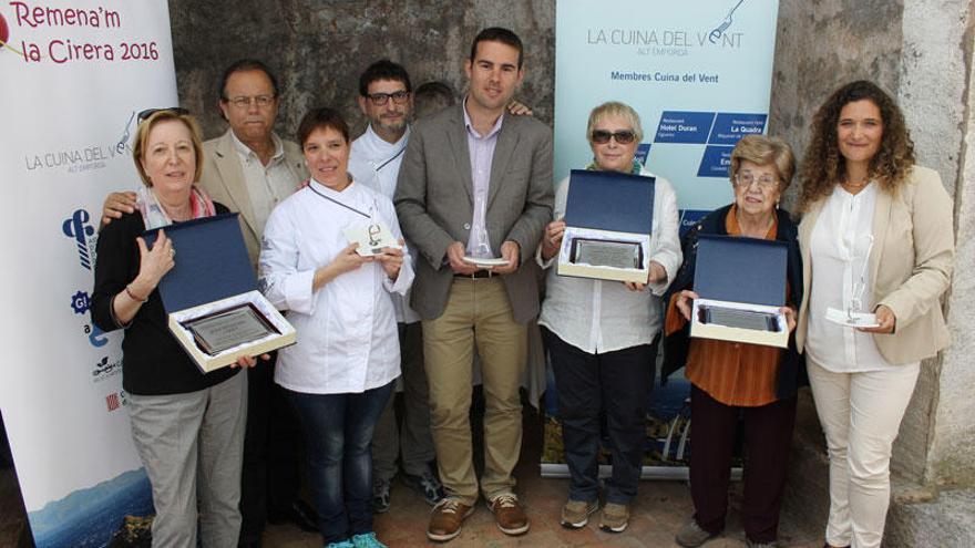 Els premiats i els directius de La Cuina del Vent.