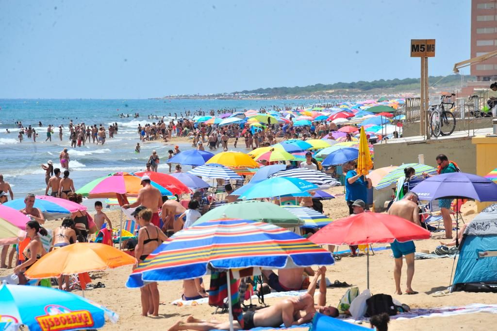 Playas de Elche durante el fin de semana de la ola de calor