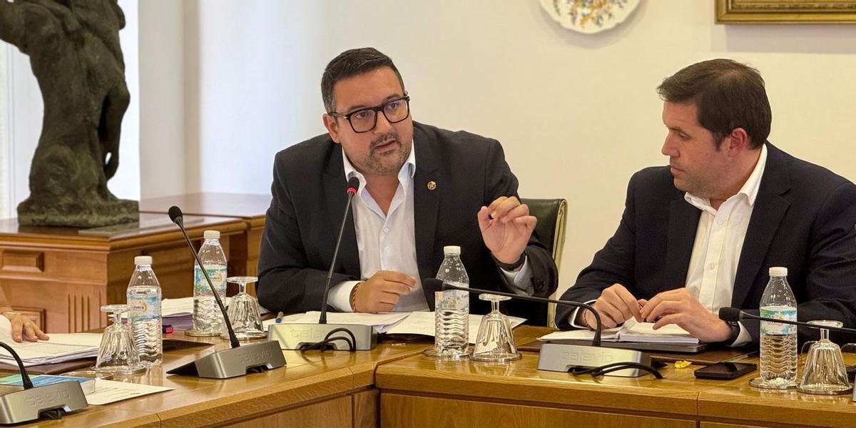 El portaveu del PP en l'Ajuntament de Vila-real, Adrián Casabó, en una de les seues intervencions en les sessions plenàries.