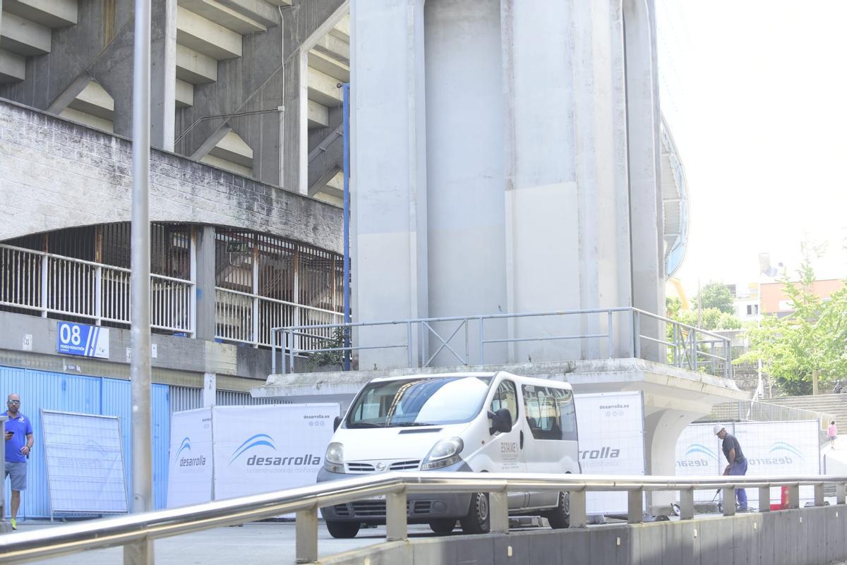 Obras en la Torre de Marathón de Riazor.