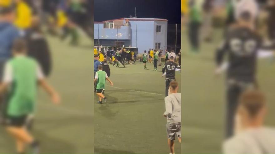 Suspendido un partido de fútbol base en Tíncer tras una grave pelea entre espectadores