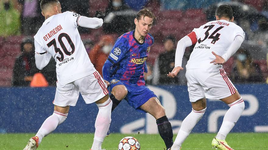 FC Barcelona - Benfica: Frenkie De Jong también tuvo el gol en sus botas...o en su cabeza