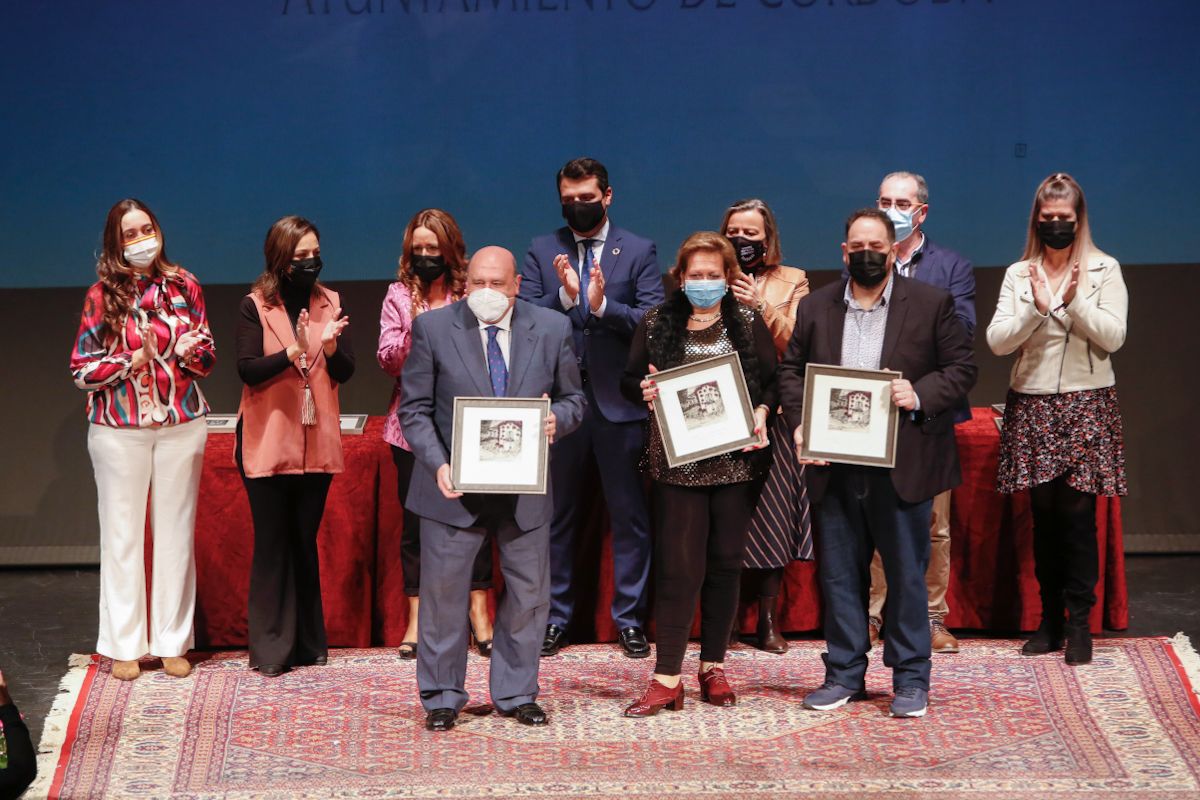 Homenaje a los cuidadores de los patios con motivo del centenario