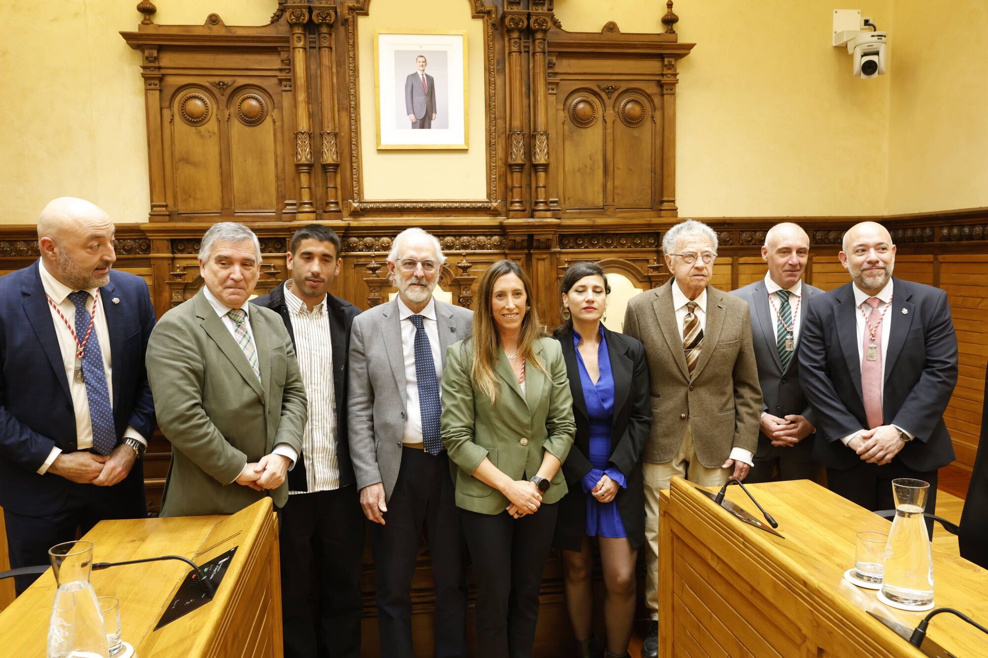 EN IMÁGENES: Gijón honra a sus vecinos ejemplares, ahora sí, tras la interrupción provocada por el apagón