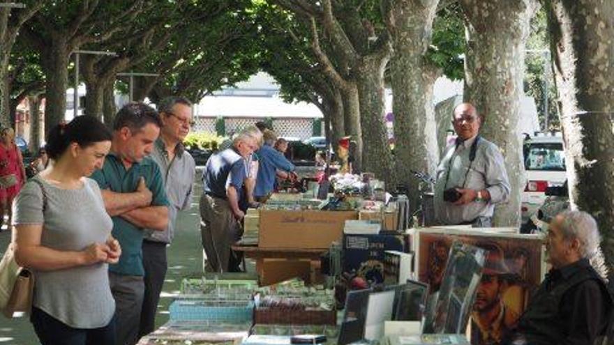 Una parada de col·leccionistes al passeig Joan Brudieu de la Seu