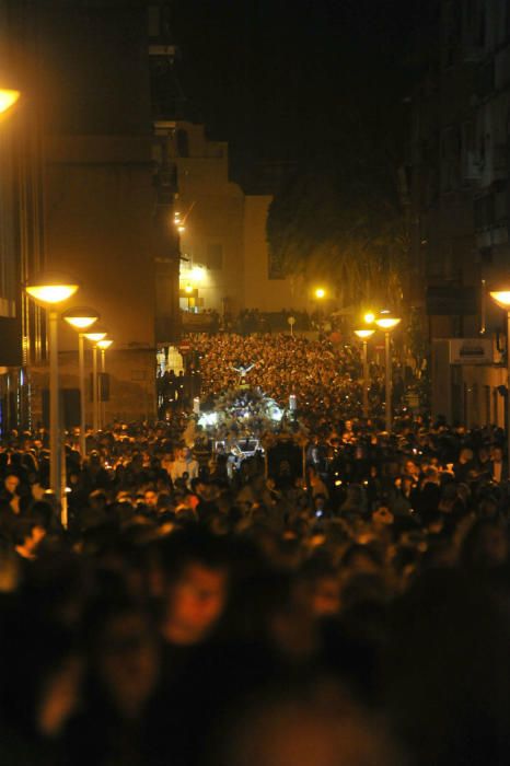 Miles de personas salen a la calle para ver procesionar a seis cofradías