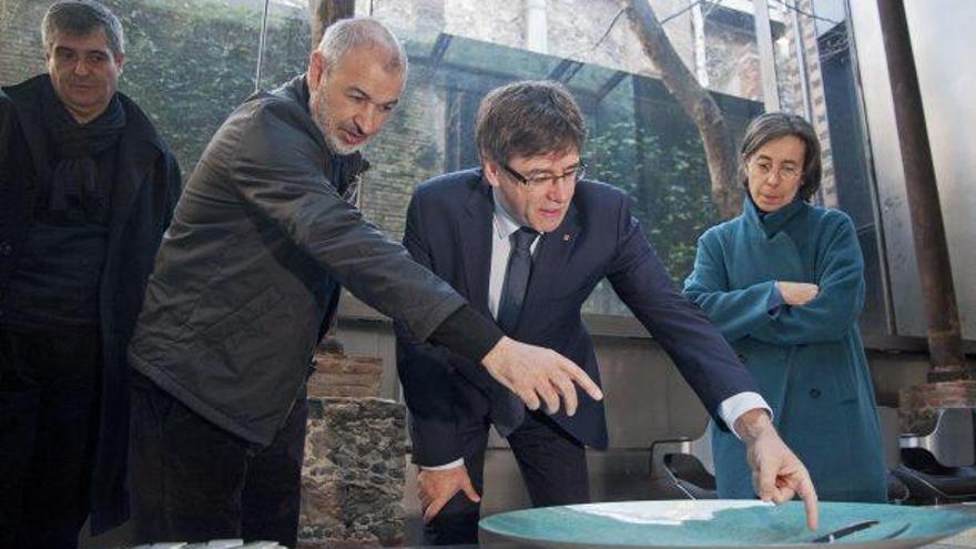 Al centre, el President català, Carles Puigdemont