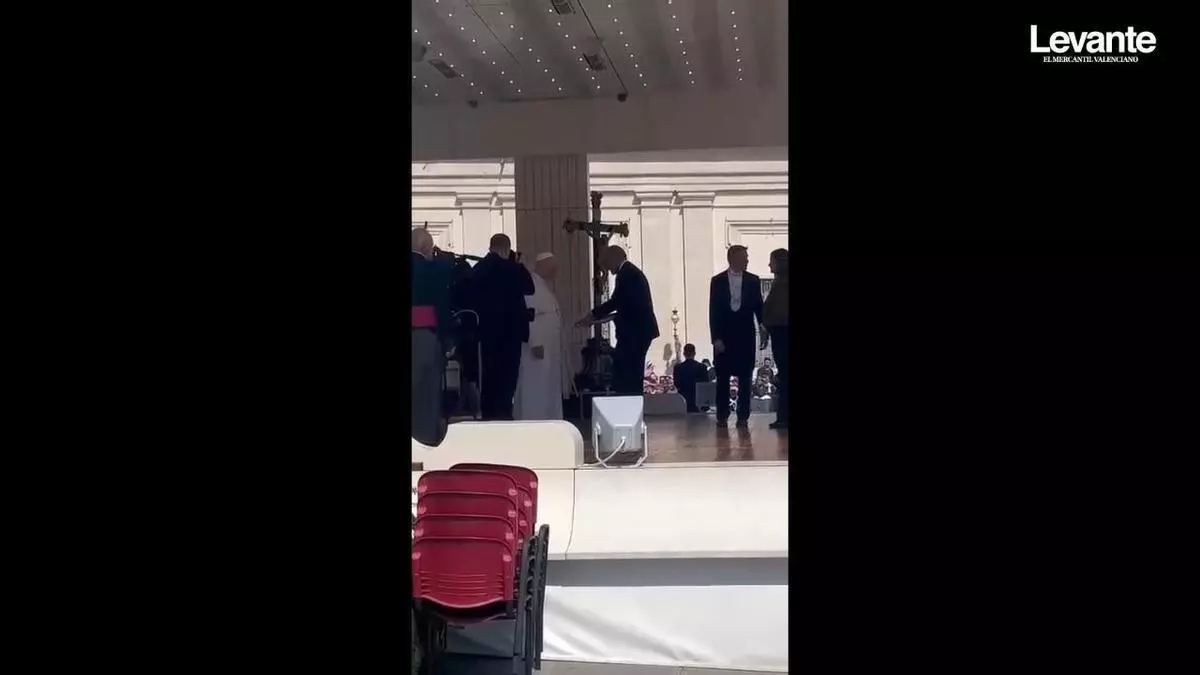 Camps 'lleva' su campaña al Vaticano: el Papa recibe al 'expresident'