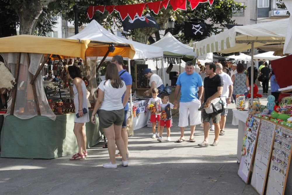 La apertura del mercado pirata marca el inicio de la Festa Corsaria en Marín