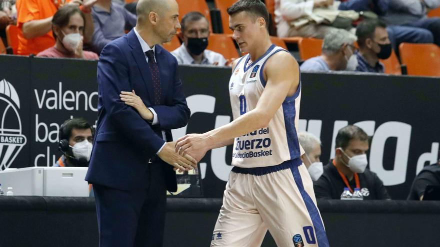 Joan Peñarroya:&quot; Lo más importante es la primera victoria en La Fonteta&quot;