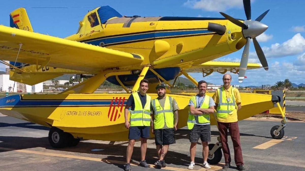 Los miembros del destacamento del hidroavión antiincendios.