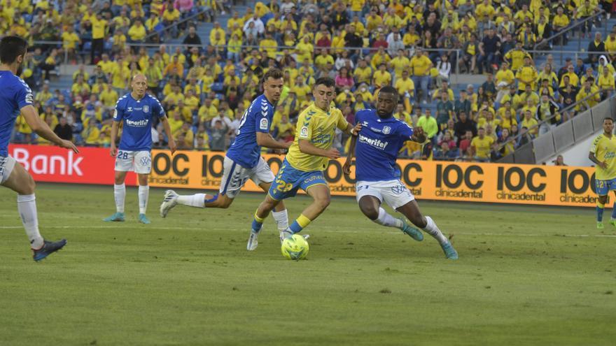 Alberto Moleiro amplía con la UD Las Palmas por tres temporadas